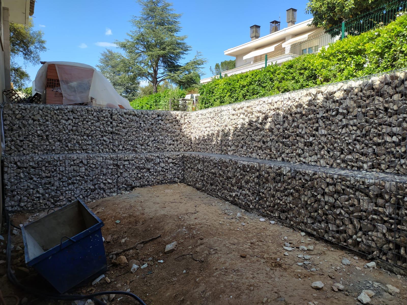 Muro de gaviones en esquina - contención de terreno